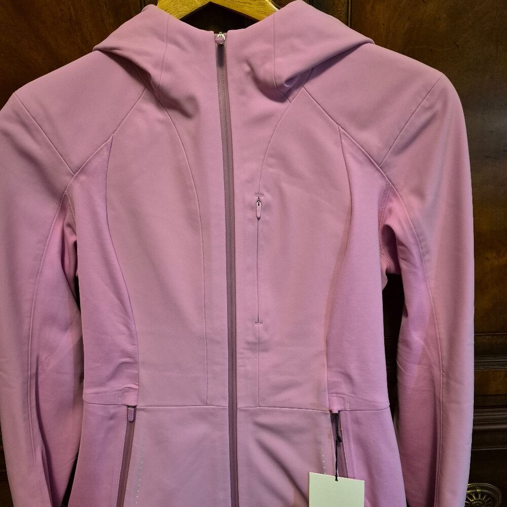 Lululemon NWT Cross Chill Ladies Jacket size 6 Dahlia Mauve